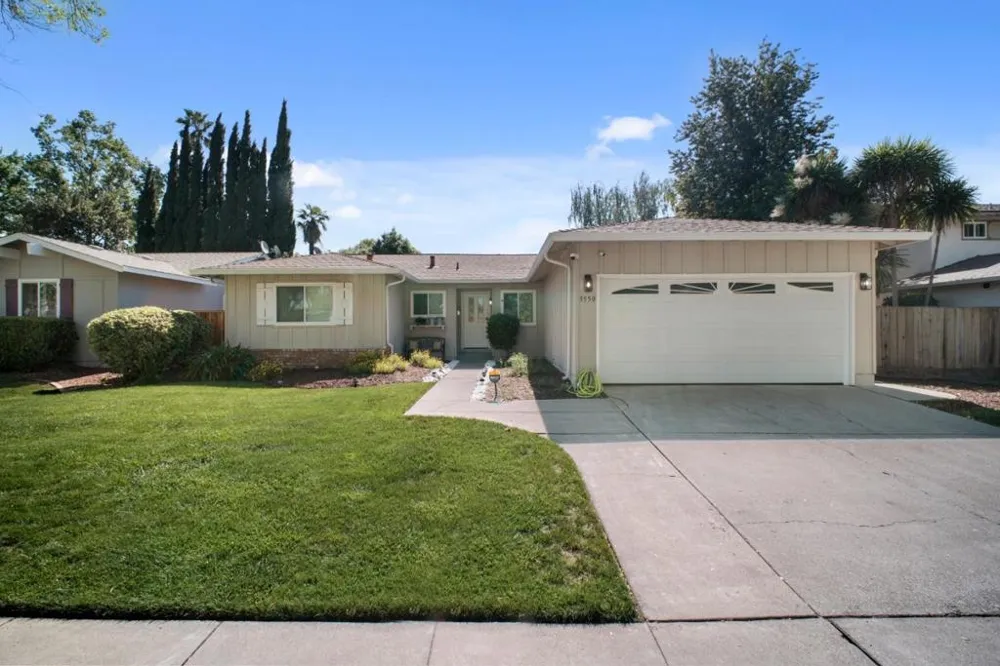 5550 Black Avenue
