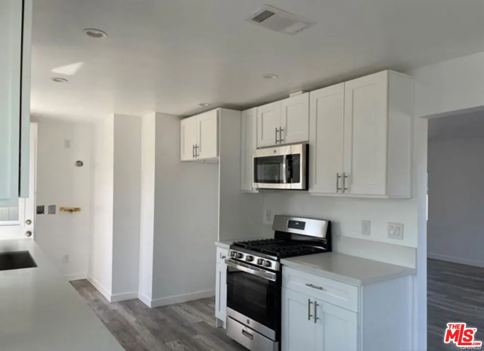 328 W Elm Street Compton, CA 90220