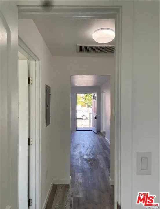 328 W Elm Street Compton, CA 90220