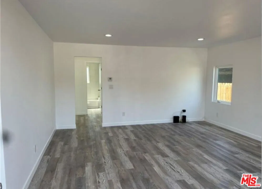 328 W Elm Street Compton, CA 90220