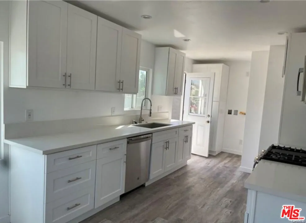 328 W Elm Street Compton, CA 90220