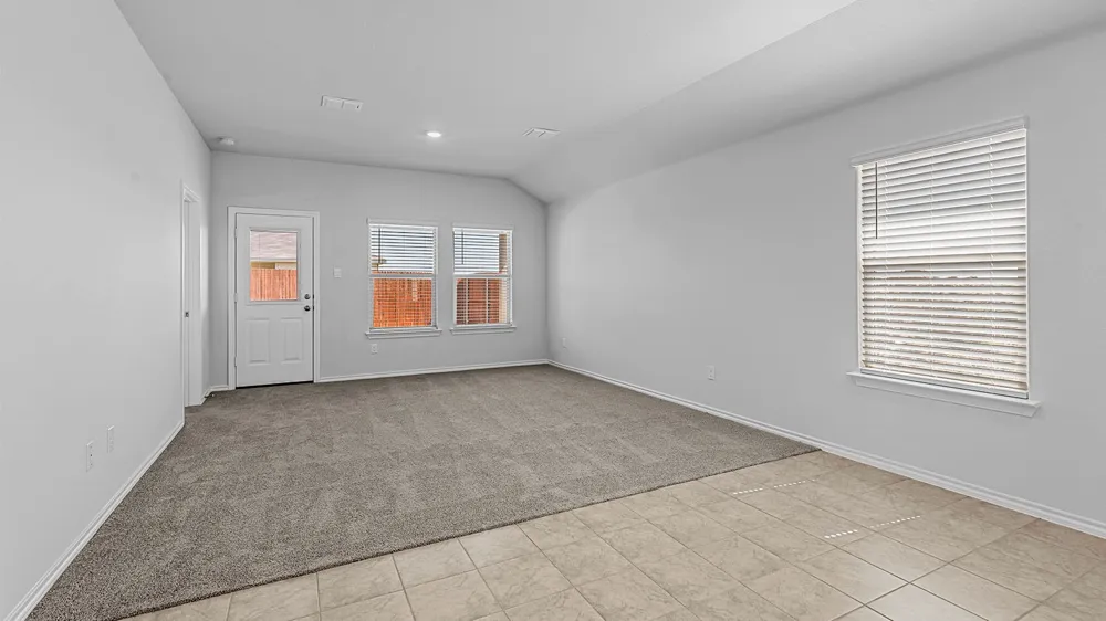 158 DAVIS LANE Newark, TX 76071