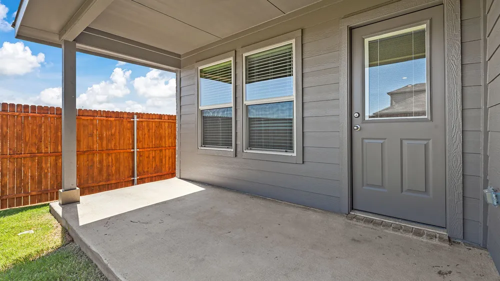 158 DAVIS LANE Newark, TX 76071