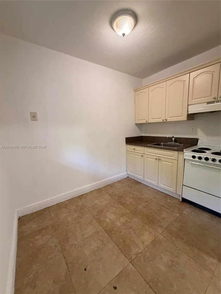 219 NW 10th St #2 Miami, FL 33136