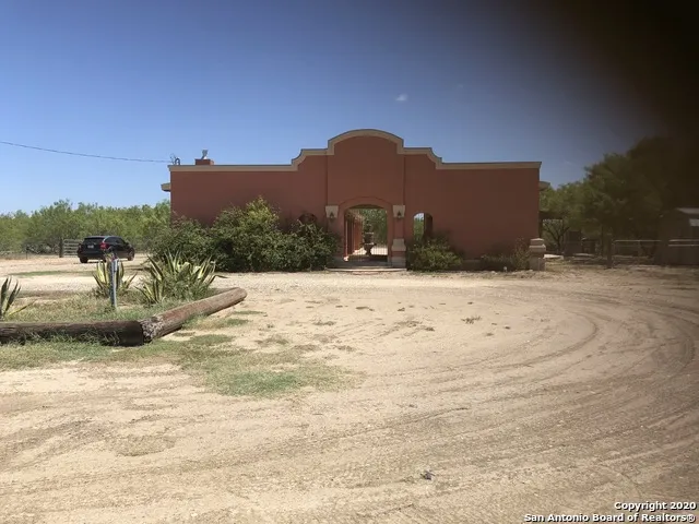 1405 FM 1556 Carrizo Springs, TX 78834