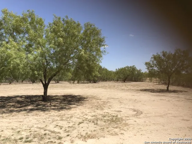 1405 FM 1556 Carrizo Springs, TX 78834