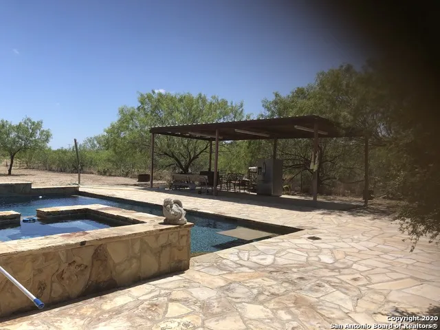 1405 FM 1556 Carrizo Springs, TX 78834