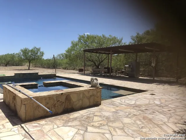 1405 FM 1556 Carrizo Springs, TX 78834