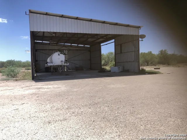 1405 FM 1556 Carrizo Springs, TX 78834