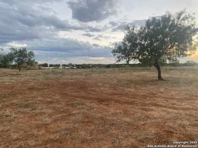 135 FM 468 FM 468 Big Wells, TX 78830