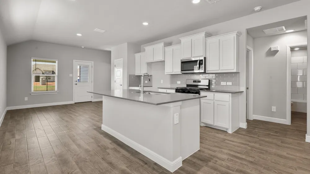 154 DAVIS LANE Newark, TX 76071