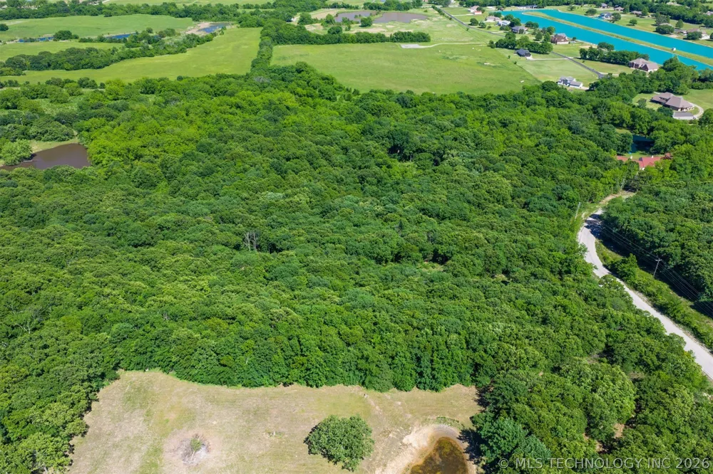 5295 Adams Road Mounds, OK 74047