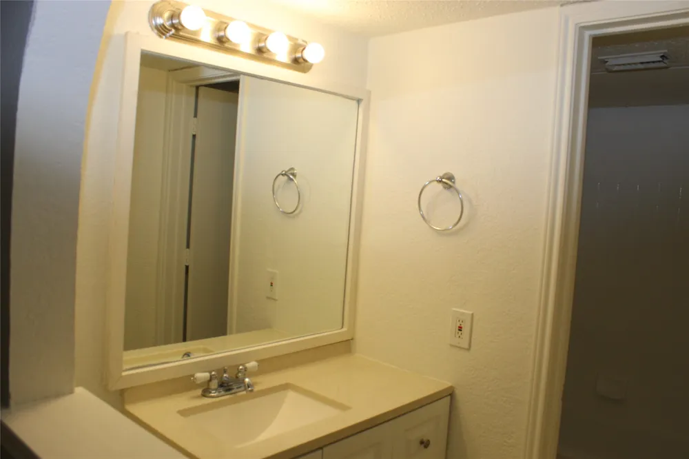 2300 Bamboo Drive #N114 Arlington, TX 76006