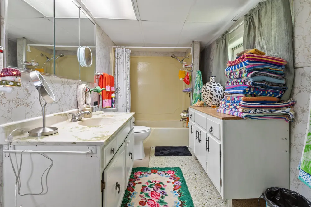 11334 E Shore Drive Barry Township, MI 49046
