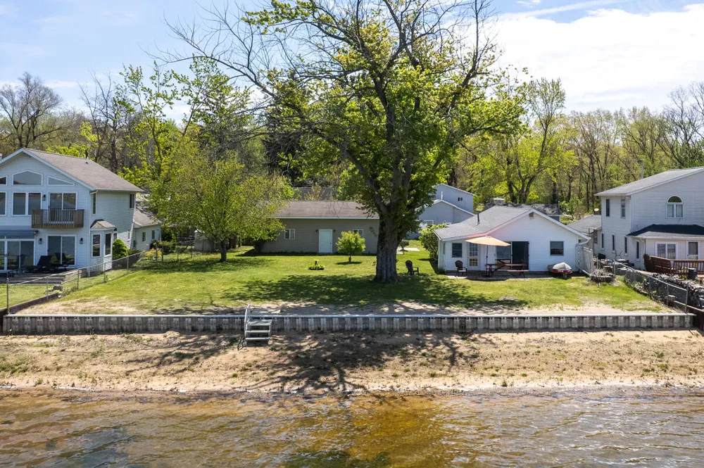 11334 E Shore Drive Barry Township, MI 49046