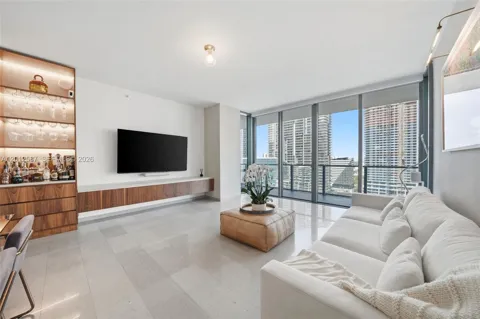 68 SE 6th St #1904