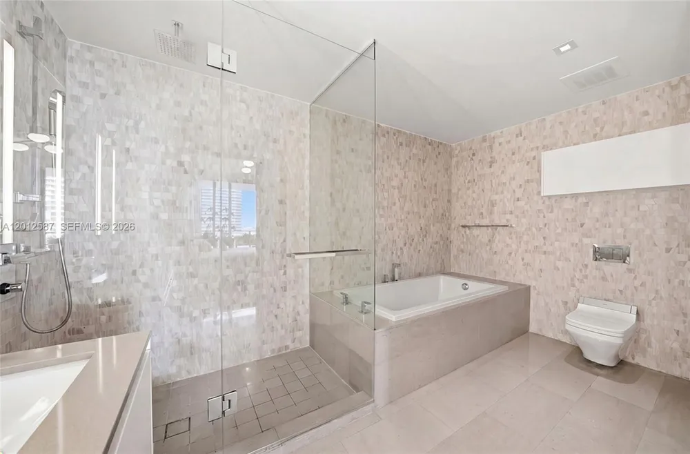 68 SE 6th St #1904 Miami, FL 33131