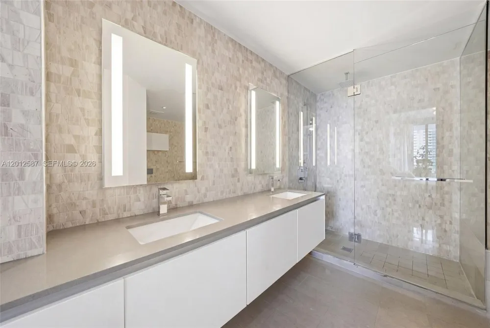 68 SE 6th St #1904 Miami, FL 33131