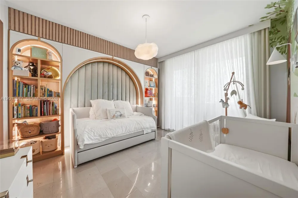 68 SE 6th St #1904 Miami, FL 33131