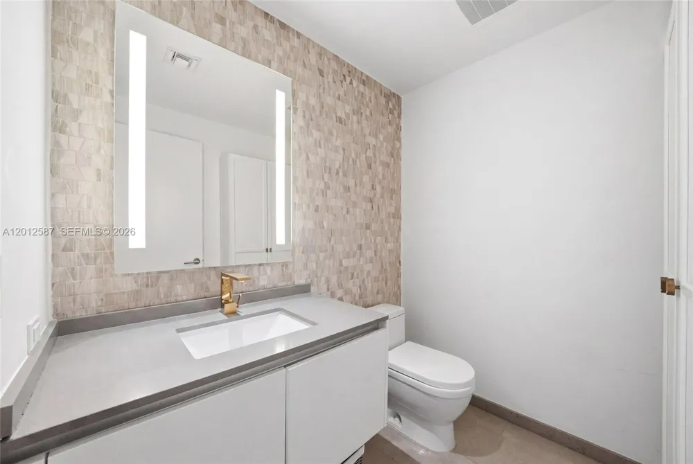 68 SE 6th St #1904 Miami, FL 33131