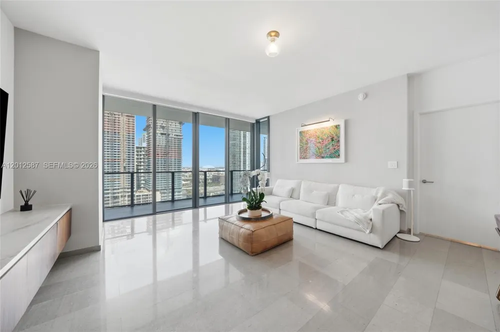 68 SE 6th St #1904 Miami, FL 33131
