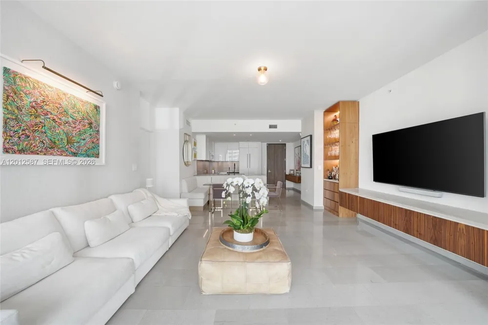 68 SE 6th St #1904 Miami, FL 33131