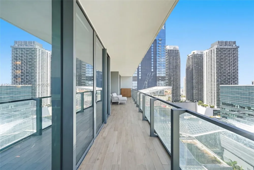 68 SE 6th St #1904 Miami, FL 33131