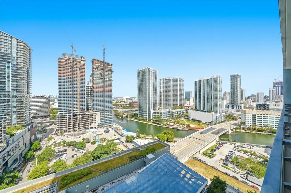68 SE 6th St #1904 Miami, FL 33131