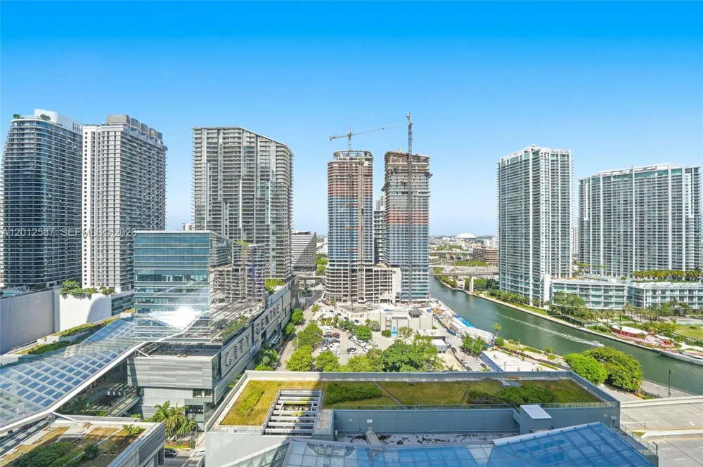 68 SE 6th St #1904 Miami, FL 33131