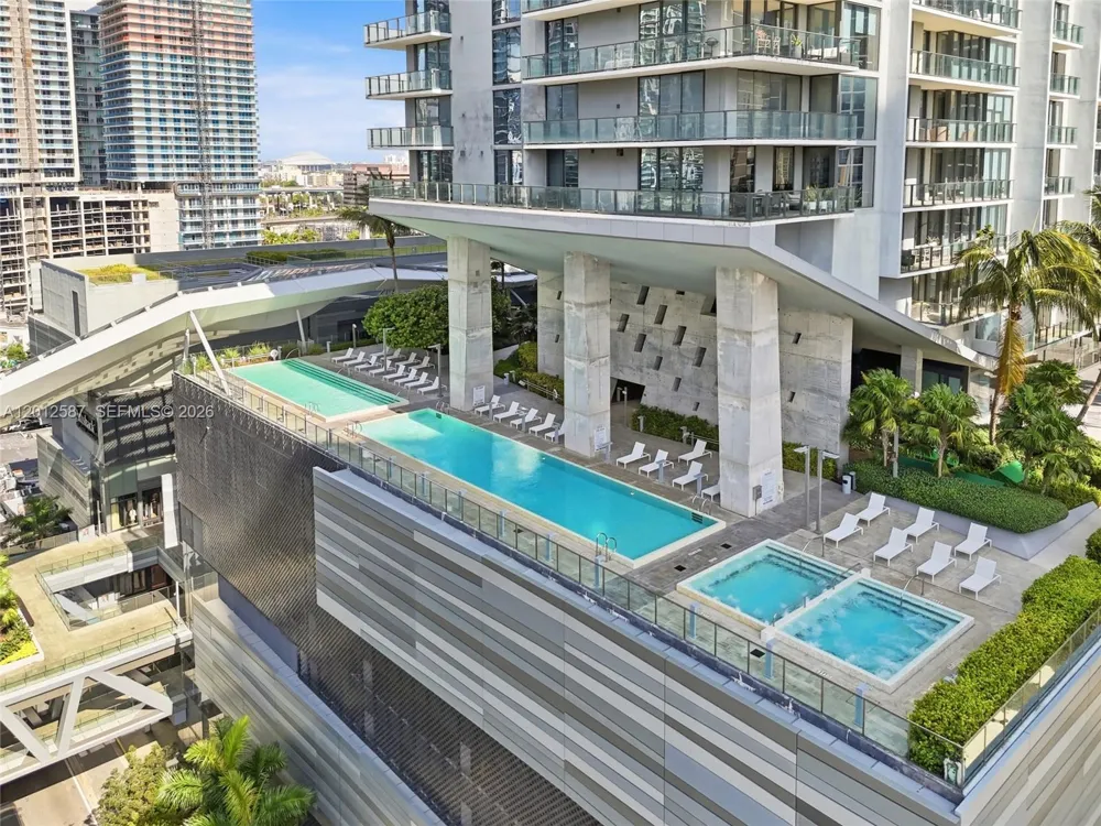 68 SE 6th St #1904 Miami, FL 33131