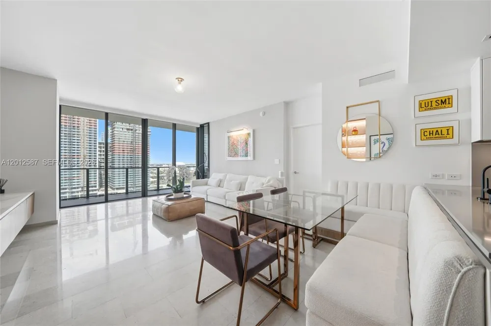 68 SE 6th St #1904 Miami, FL 33131