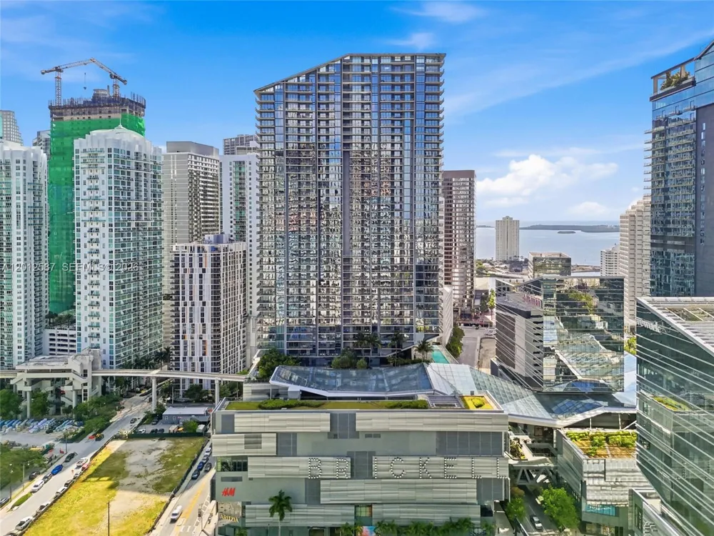 68 SE 6th St #1904 Miami, FL 33131