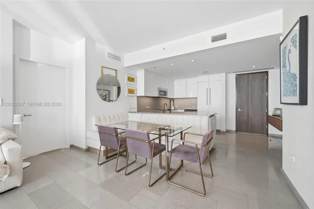 68 SE 6th St #1904 Miami, FL 33131