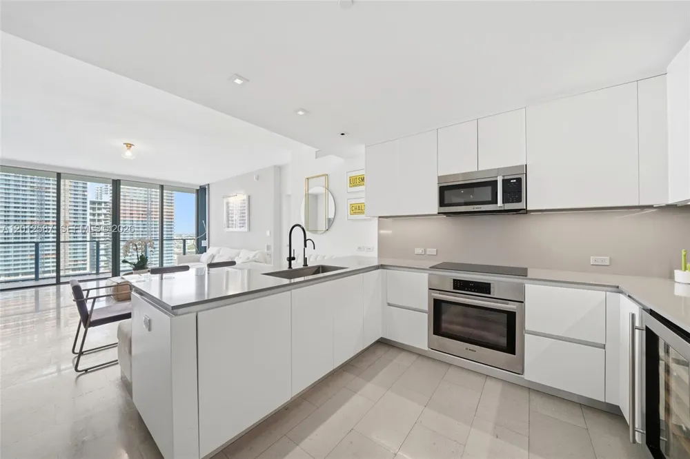 68 SE 6th St #1904 Miami, FL 33131