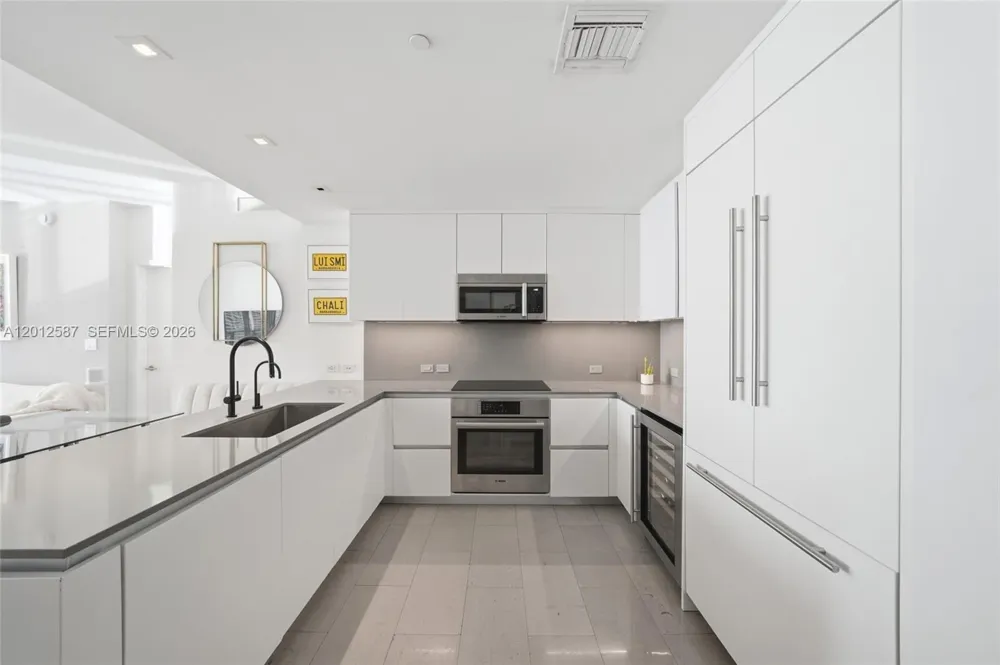 68 SE 6th St #1904 Miami, FL 33131