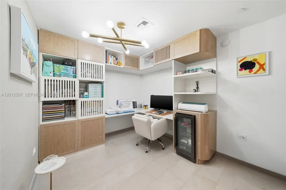 68 SE 6th St #1904 Miami, FL 33131
