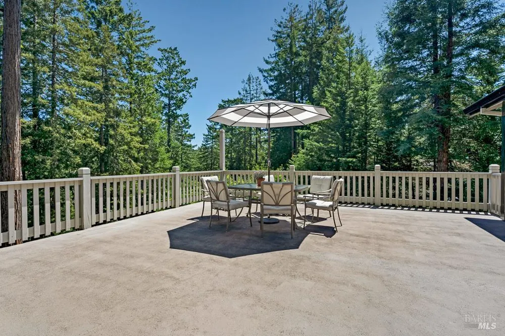 21995 Ansel Court Jenner, CA 95450