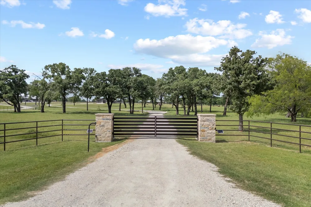 10701 Osburn Road Pilot Point, TX 76258