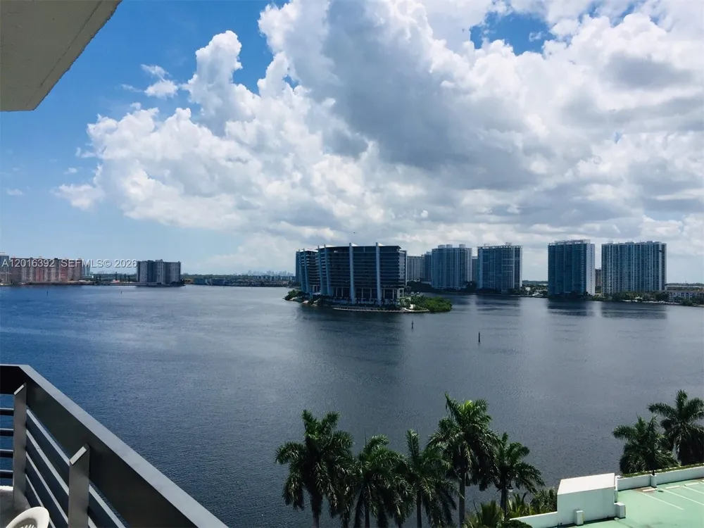 19101 NE 36th Ct #1102 Aventura, FL 33180