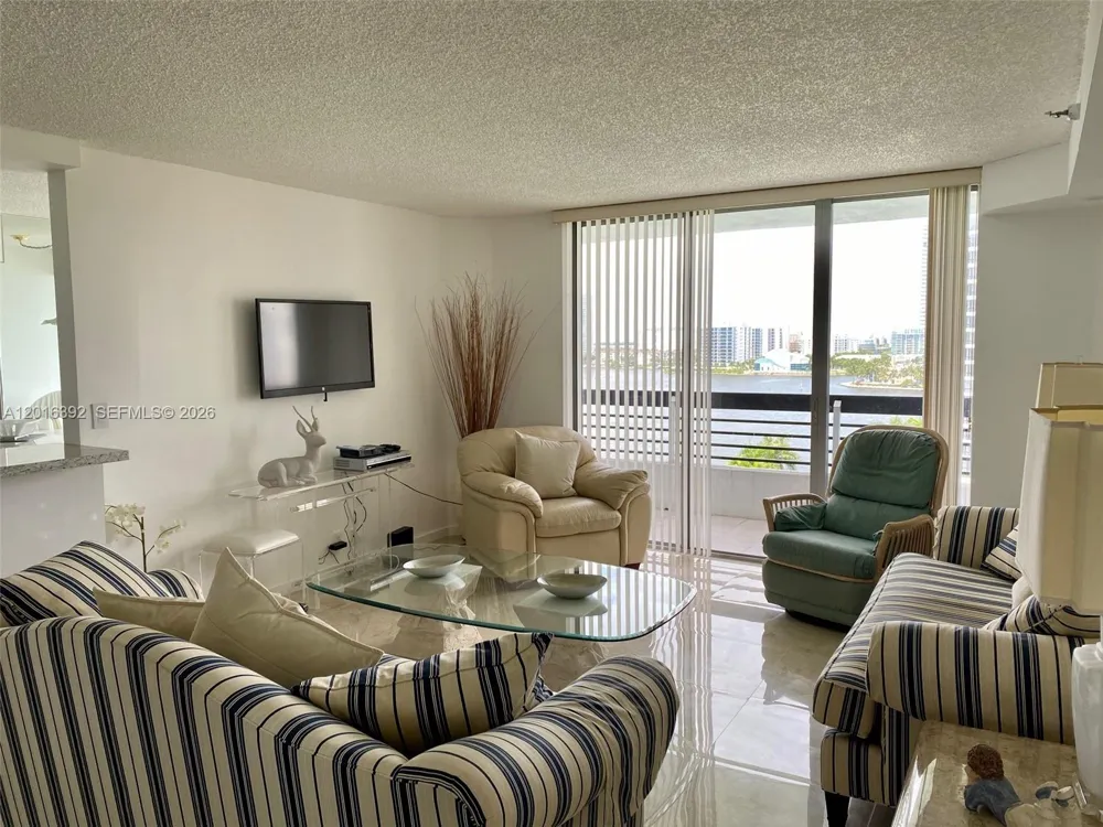 19101 NE 36th Ct #1102 Aventura, FL 33180