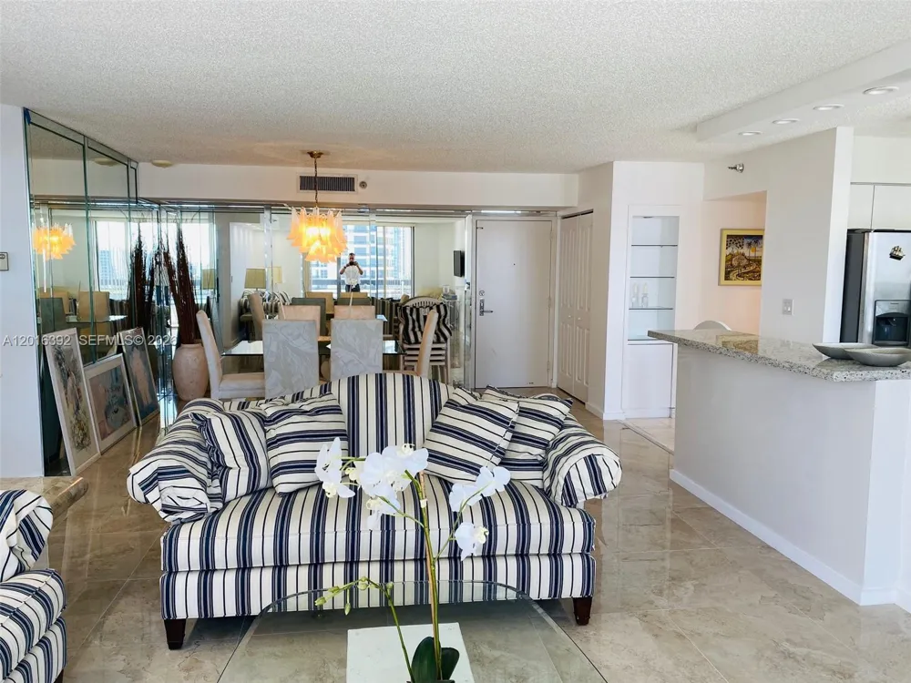 19101 NE 36th Ct #1102 Aventura, FL 33180