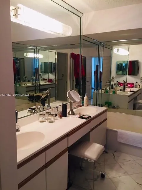 19101 NE 36th Ct #1102 Aventura, FL 33180