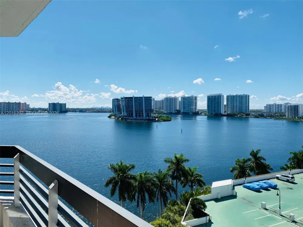 19101 NE 36th Ct #1102 Aventura, FL 33180