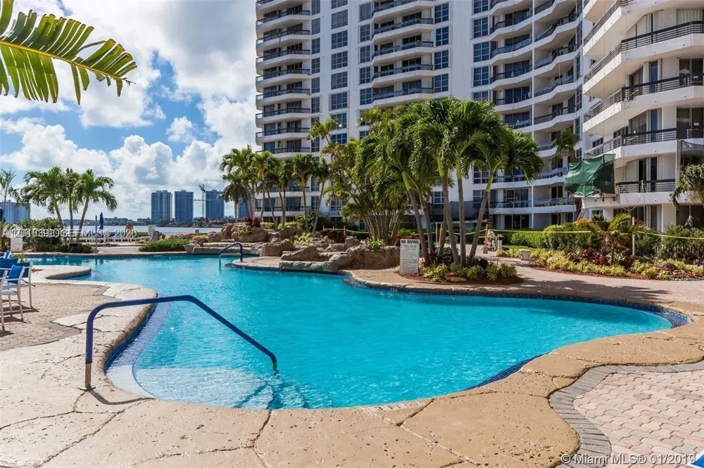 19101 NE 36th Ct #1102 Aventura, FL 33180