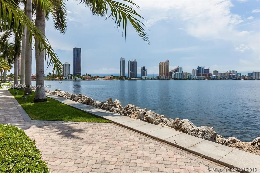 19101 NE 36th Ct #1102 Aventura, FL 33180