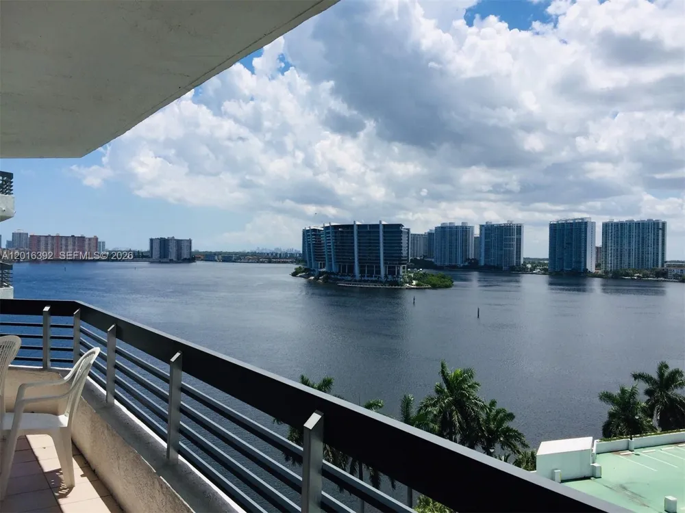 19101 NE 36th Ct #1102 Aventura, FL 33180