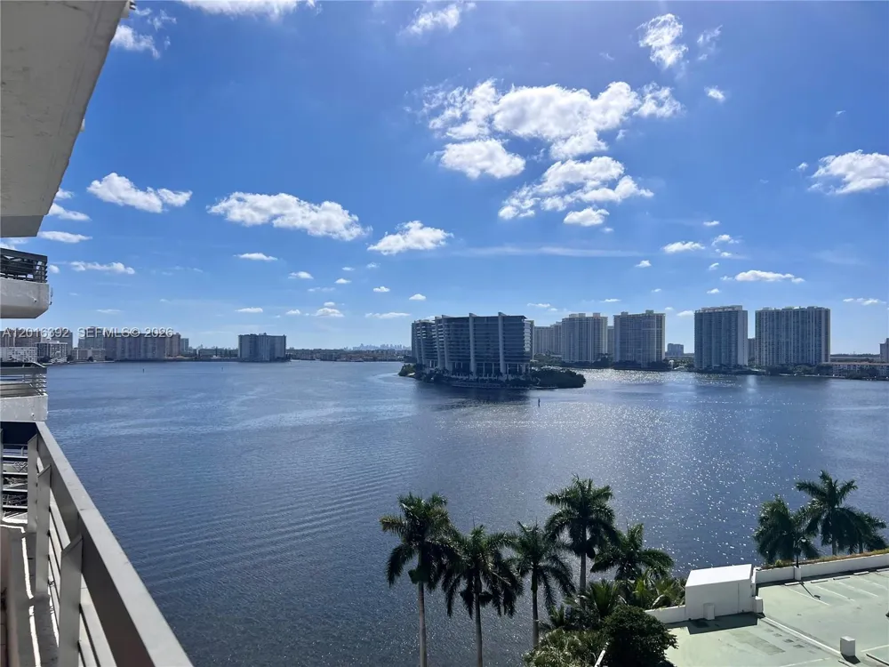 19101 NE 36th Ct #1102 Aventura, FL 33180