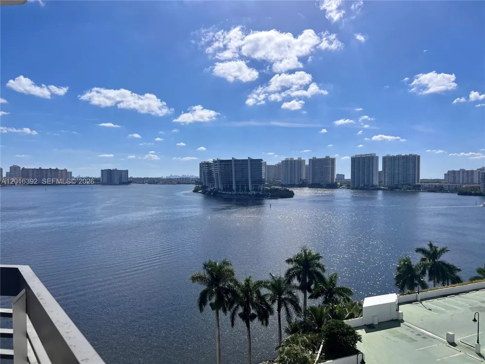 19101 NE 36th Ct #1102 Aventura, FL 33180