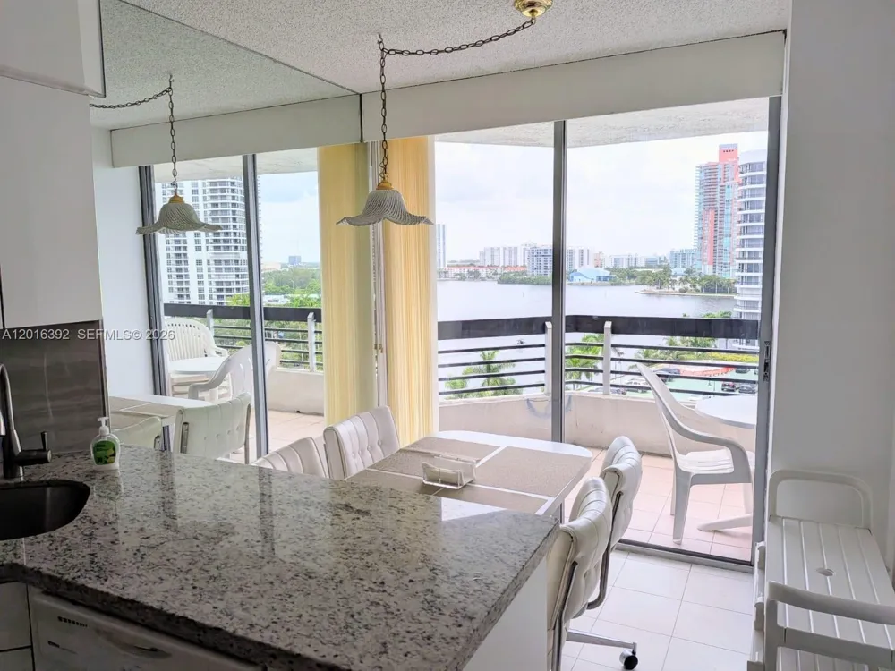 19101 NE 36th Ct #1102 Aventura, FL 33180