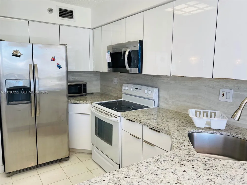 19101 NE 36th Ct #1102 Aventura, FL 33180